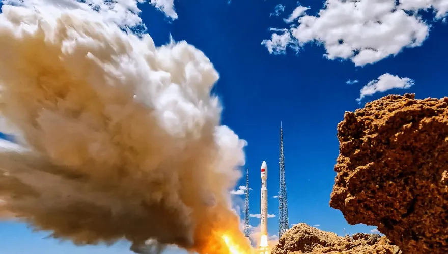 影/刷新「一箭多星」最高紀錄！　陸「力箭一號」運載26顆衛星成功發射