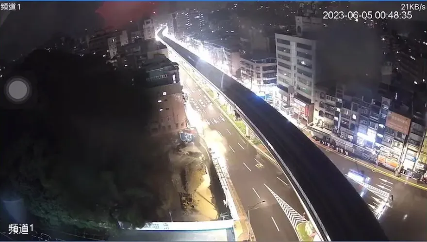 影/北市工地深夜坍方！擋土牆遭土石壓垮　警衛險遭活埋