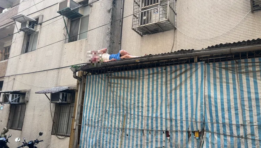 快訊/三峽女墜樓隱情曝！想提分手遭毒蟲男友拘禁毆打、4樓跳下逃生