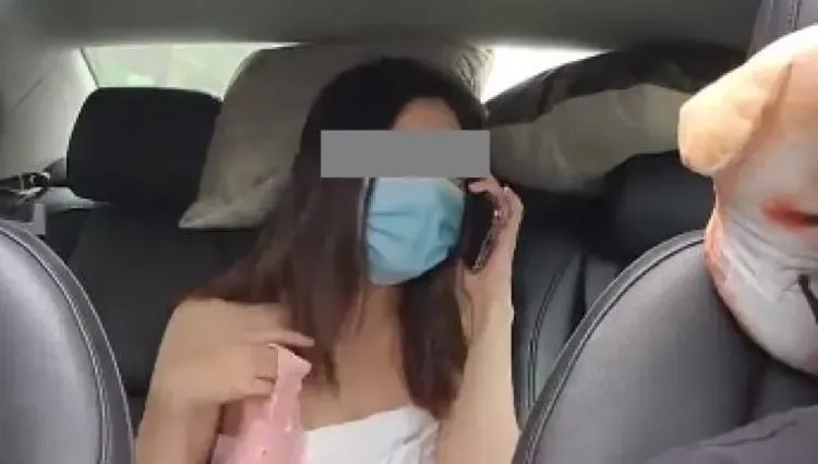 長髮妹搭Uber「只圍一條浴巾」…下秒上演換衣秀　司機驚呼：不要