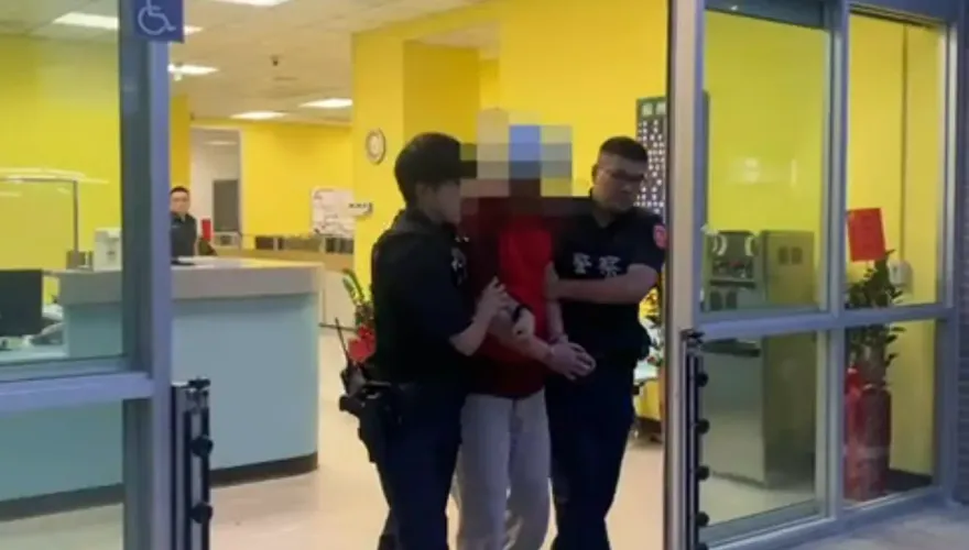 襲警案再+1！通緝犯持刀劃傷桃園警右側頸部　送醫治療縫合無礙