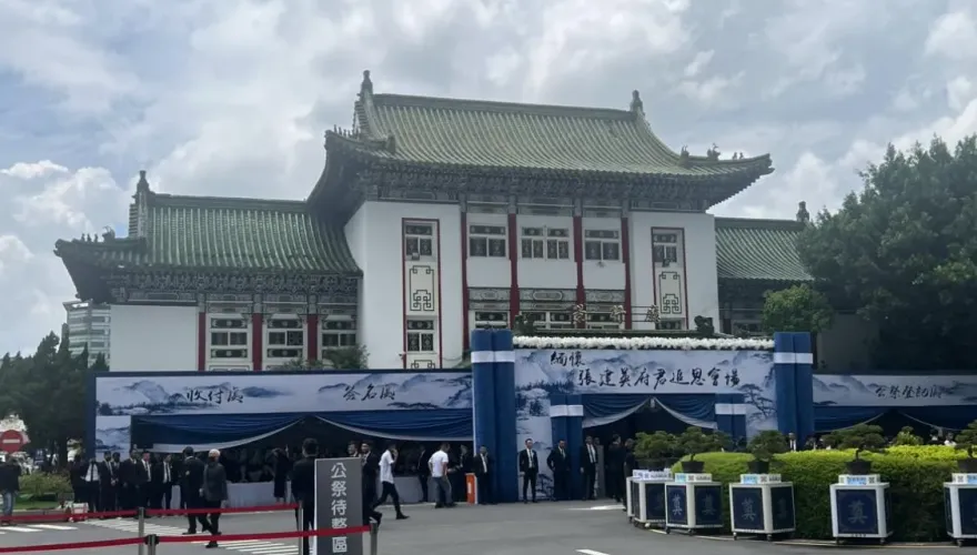 快訊/四海幫前幫主張建英今一殯告別式！黑白兩道到場送行…300警現場戒備