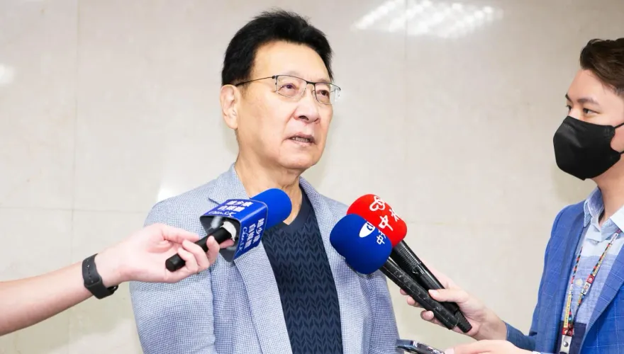 影/鍾沛君被強吻綠性平部想「蹭流量」　趙少康批「丟人現眼徒鬧笑話」