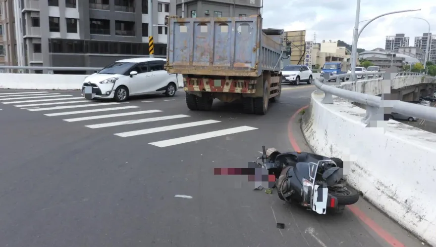 離大車遠一點！砂石車疑「死亡內輪差」釀禍　女騎士頭顱遭壓送醫不治