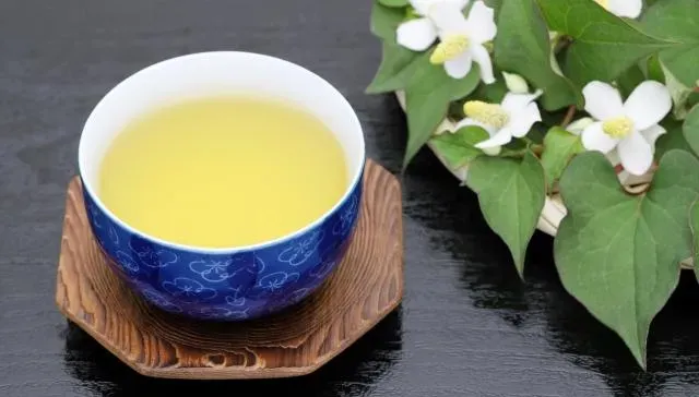 老翁胸悶火氣大「喝它」緩解　就醫驚見「血鉀濃度飆高2倍」險洗腎！