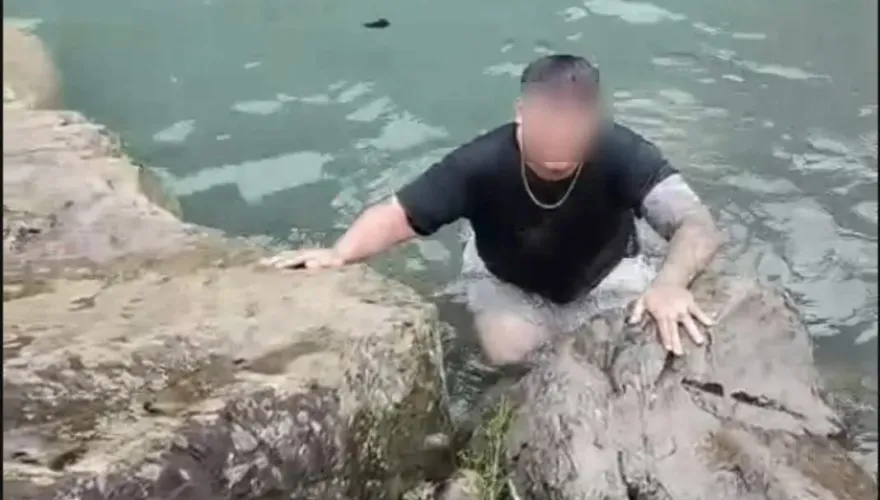 男子三峽大豹溪烤肉喝醉酒　泡腳太嗨摔落溪險被沖走