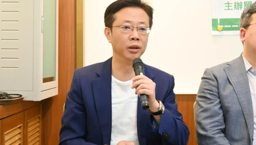 綠委狂打「餵藥案」縮了？張宏陸改口「沒說家長4月打1999」