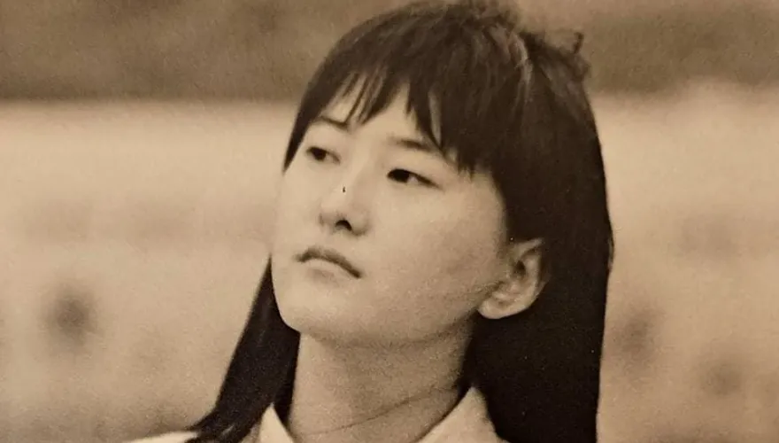 大方曬出20歲嫩照！王鴻薇被誇「俠女風」　他讚：有像新垣結衣
