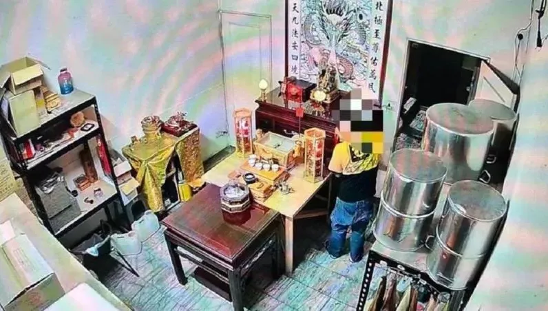 敢偷神明金牌　飲料店偷3000元還花光！悠哉畫面曝