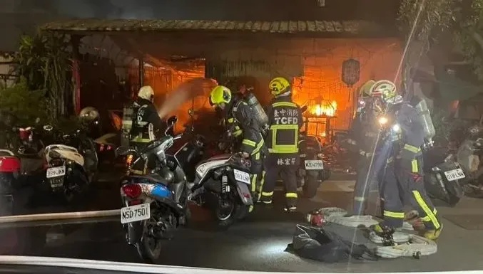 影/台中福德祠大火「土地公爺爺燒成灰」　信眾難過：對不起我們沒保護好