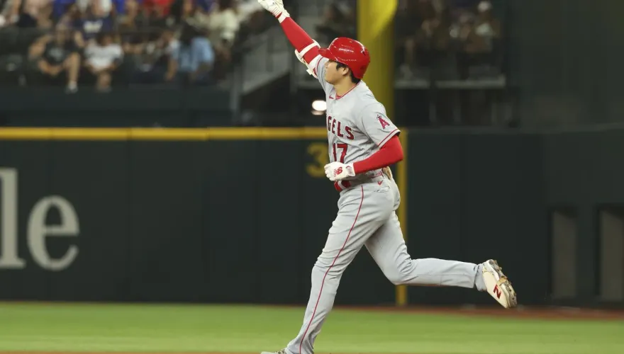 影/二刀流發威！大谷翔平夯第22轟並列全壘打王　優質先發收第6勝
