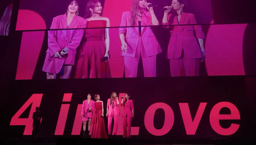 楊丞琳演唱會4 in Love驚喜合體　大方親親秀好感情