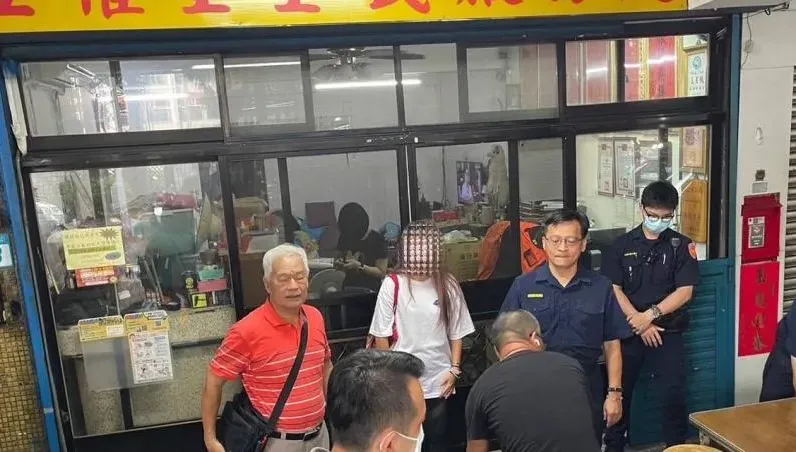 母獨扛全家重擔！照顧「2老＋2小＋癌夫」超辛苦　板橋警鼻酸助過難關