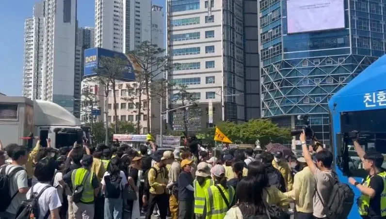 南韓同志大遊行爆衝突！大邱市長率眾阻止活動　現場上演「警方對峙公務員」戲碼