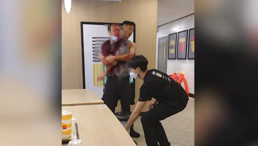 影/港麥當勞驚傳砍人案！經理頭部受傷鮮血狂噴　疑與男職員口角挨刀
