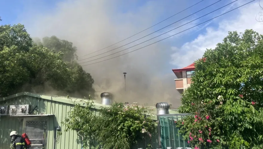 快訊/苗栗鐵皮住宅大火　1人輕傷1人命危送醫搶救