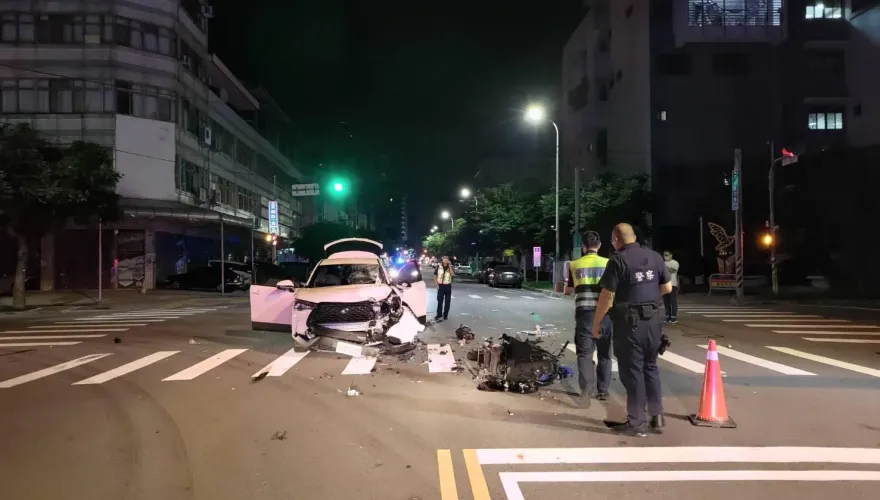 快訊/台中南屯「死亡車禍」！21歲外送員半夜騎車　慘遭計程車撞死