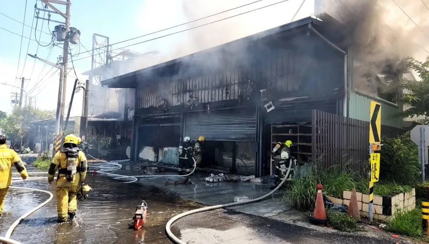 快訊/7天前莫名火燒毀遺體！今高雄殯儀館旁倉庫又傳火警