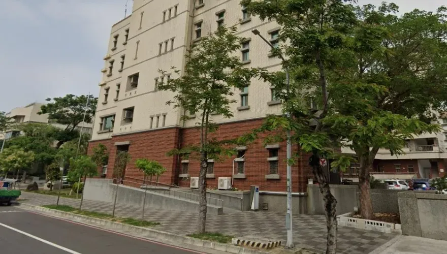 快訊/反鎖房內！父母叫門不應警消破門遲一步　嘉義女「倒臥床邊身亡」