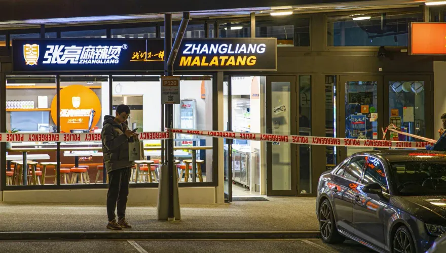 紐西蘭驚傳隨機砍人！男子持斧頭闖入3間餐廳砍傷4名顧客