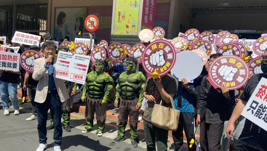 《菸防法》新制上路買嘸加熱菸　200人怒吼：國健署勿逼良民變浩克！