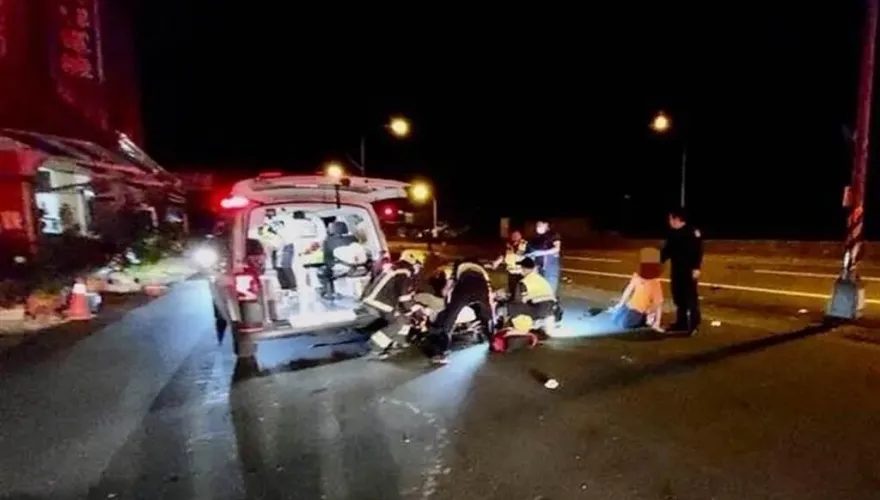 影/又是酒駕！7旬翁遭撞飛20m慘死　肇事駕駛「爬出水溝」嚇傻癱跪