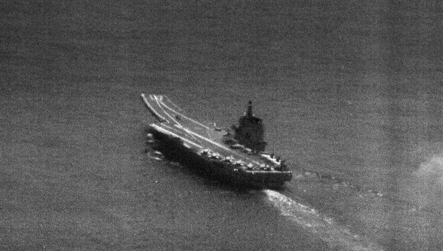 解放軍「山東號」 航母今午通過台灣海峽　國軍機艦監控