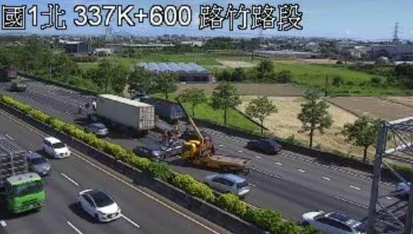 快訊/國道1號南向337.6k處4車追撞！車流「紫爆」回堵10公里