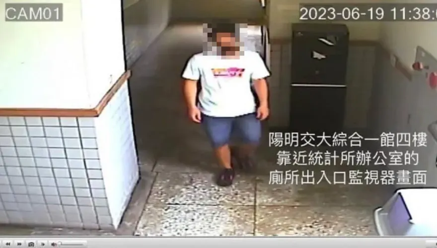 陽明交大驚見偷拍狼！女廁門縫伸手機　嫌犯竟是校內男學生