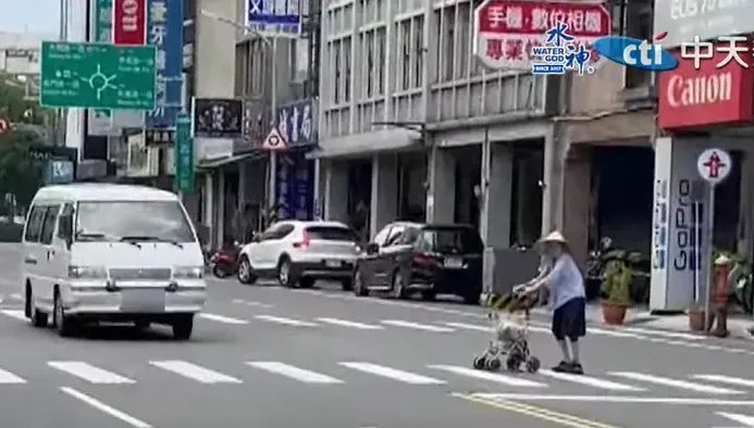 「斑馬線有人全停讓」喊卡！　黃揚明「一句話」酸爆交通部