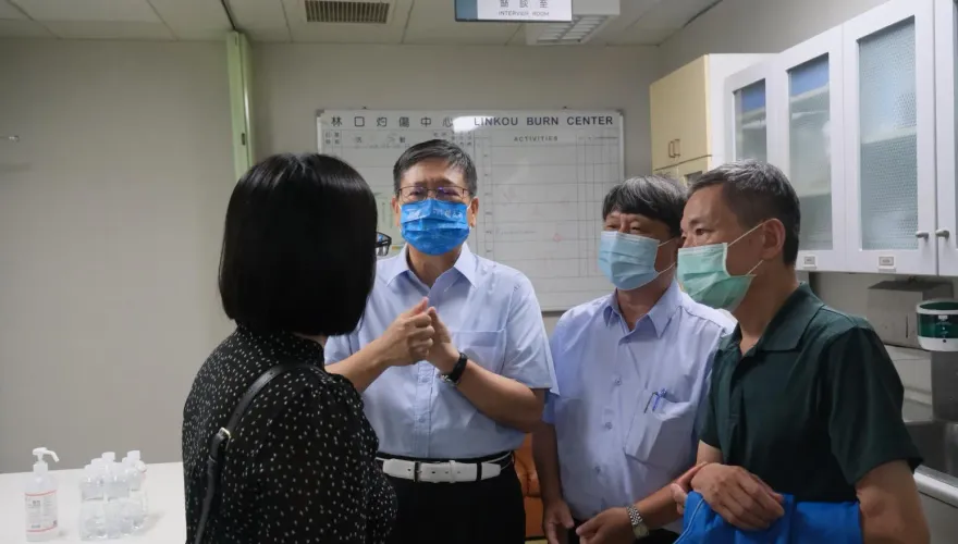 竹北氣爆案/赴林口長庚慰問傷者　楊文科：全力協助醫療、重建家園