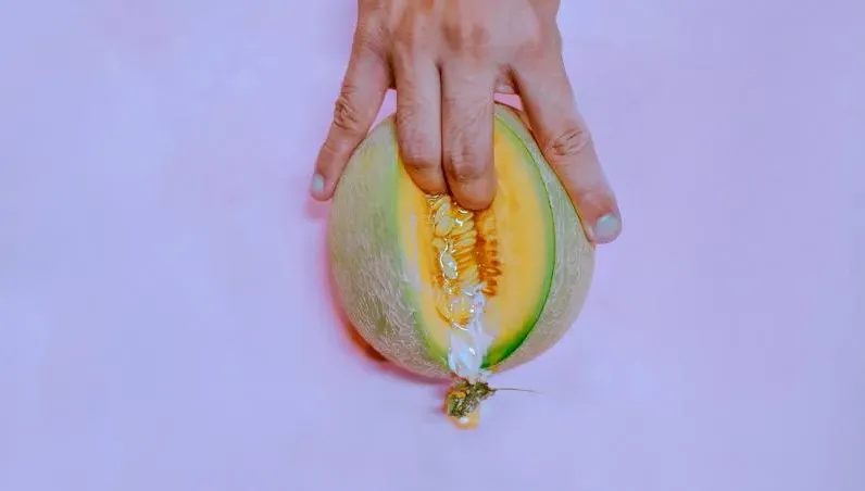 喪夫太痛得了「寡婦之火」！媽媽瘋狂與5男一夜情　女兒嘆：她很享受