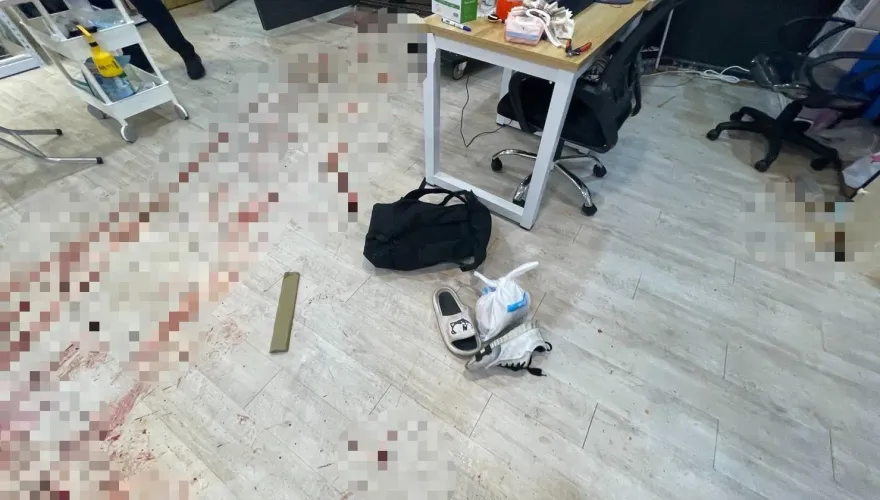 影/狠斷店員一隻手！犬舍消費起糾紛　2惡煞客人開山刀行兇猛砍十多刀