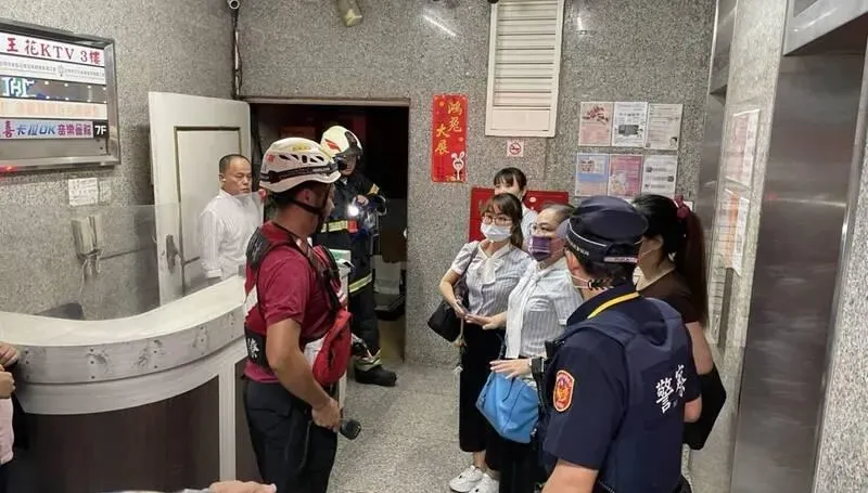 快訊/台南大雷雨釀災！電梯進水短路冒煙　大樓火警4女嚇怕受困4樓