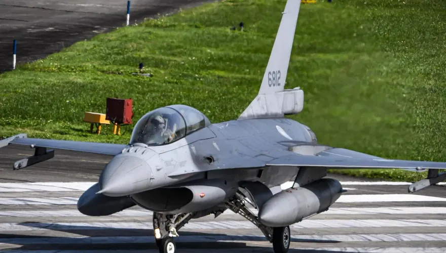 快訊/1個月內第3起故障事件！F-16V戰機「燈號異常」轉降清泉崗基地