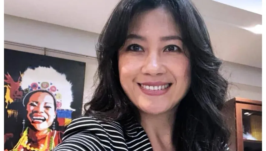 府發言人Kolas驚爆不倫姊弟戀！　偷情暗語「只讓你攻頂聖母峰」人妻怒告求償百萬