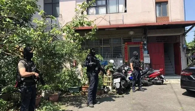 快訊/「漸凍人」陳志明再犯案！警匪駁火　新店家中搜出槍毒
