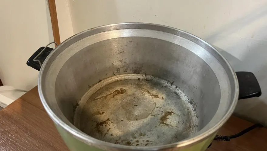 電鍋髒髒的陳年汙垢怎麼救？ 譚敦慈曝用「 這物」清潔超輕鬆