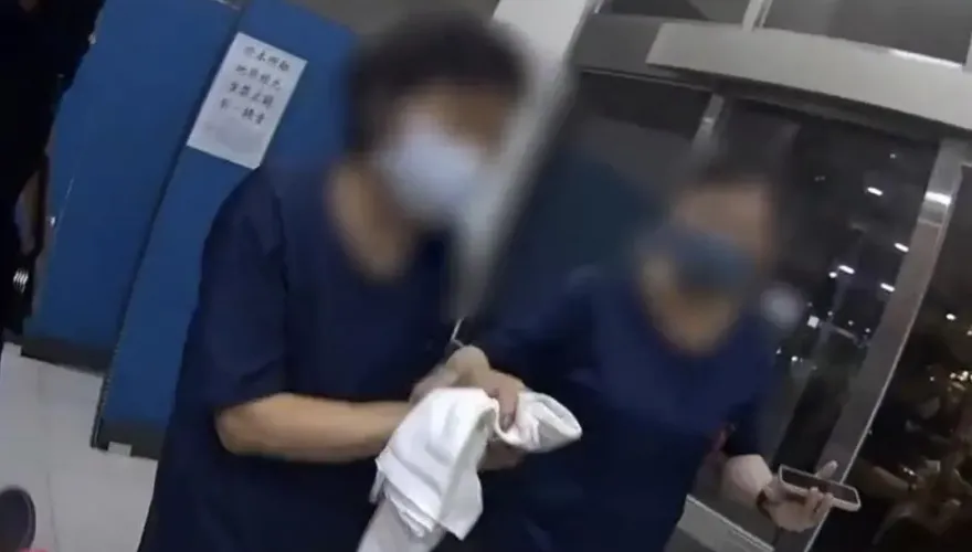 影/即刻救援！婦人遭切斷手指衝警局求助　警車鳴笛送醫搶救