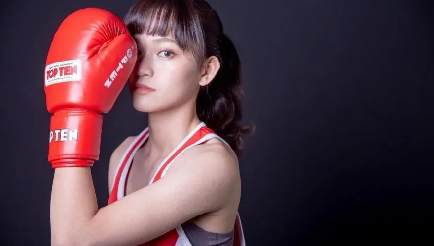 暴擊日本格鬥美女噴鼻血　「台灣妖精」王靖蓉曬腹肌：線條真的絕了