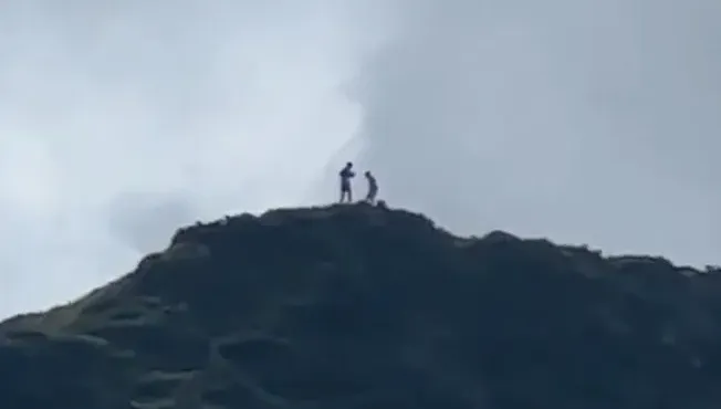 石門哈哈山頂驚見詭異巨人！「這移速合理嗎」　網笑：你看到山神了