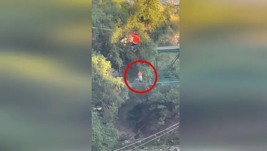 影/6歲男童玩高空滑索安全帶斷裂　從12公尺高墜落驚險畫面曝
