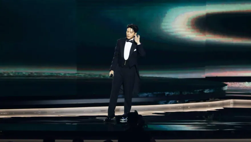 金曲34／開場3分鐘就尬爆！韋禮安獻主持首秀..網尷尬：誰來救一下