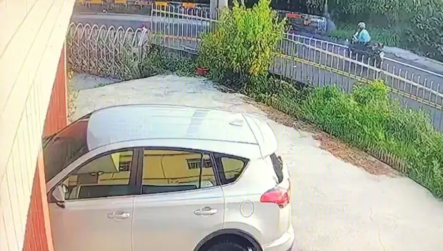 影/人間消失16小時？錢包手機在機車上　原來他自摔墜4米邊坡骨折
