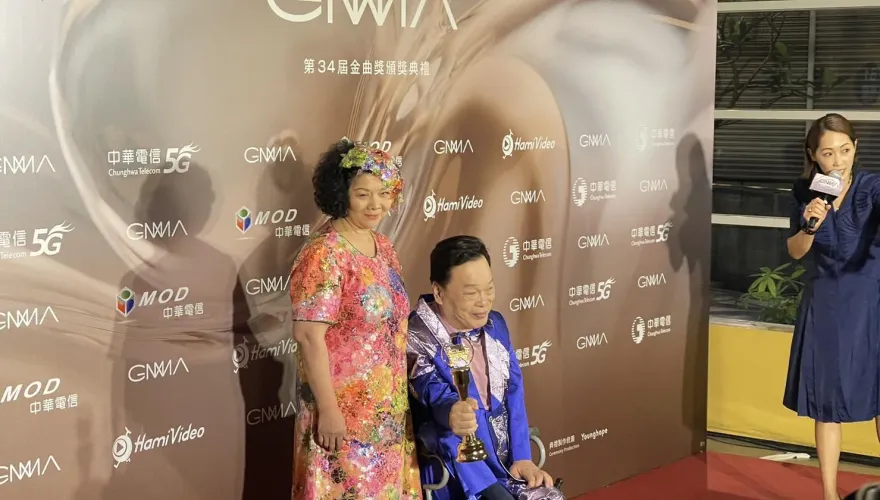 金曲34/阿吉仔出道36年終奪歌王　感動謝妻：陪我走過辛苦旅程