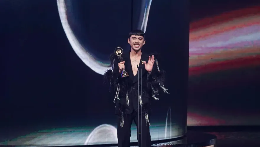 金曲34/上台先尖叫！HUSH奪「最佳華語男歌手」　自嘲3度確診「三陽開泰」