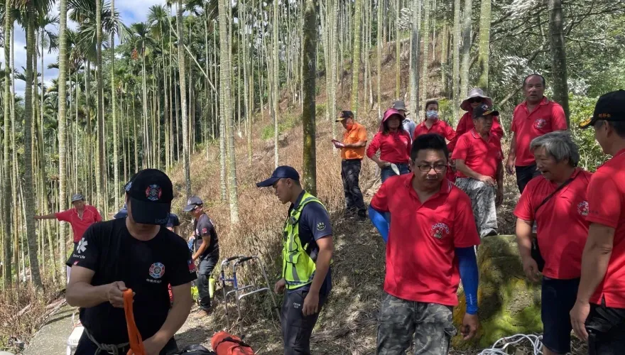 嘉義翁跌落土匪山30米懸崖 　警消合力尋獲助返家