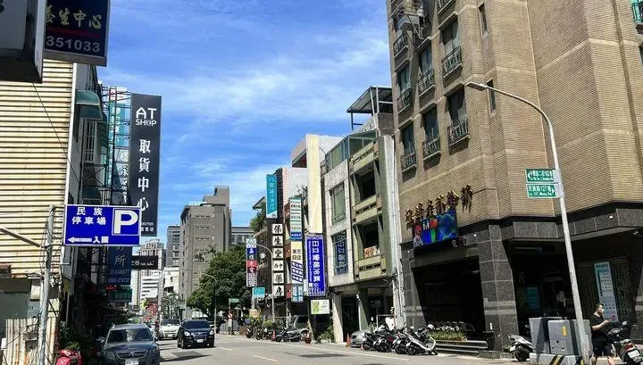 騎樓車輛霸佔、馬路沒有人行道！北海道女婿直呼：回台不習慣