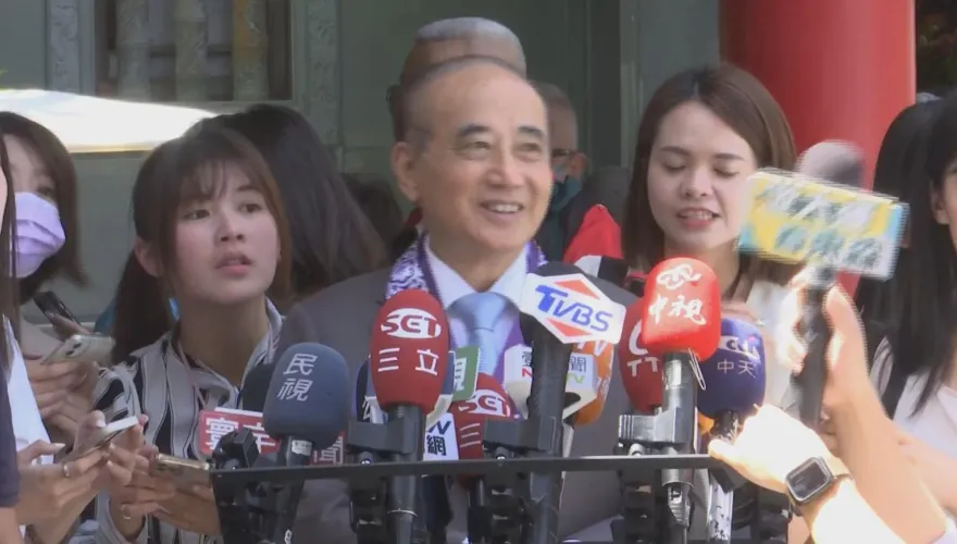 王金平同框侯友宜！是否幫勸退郭董回答帶禪意