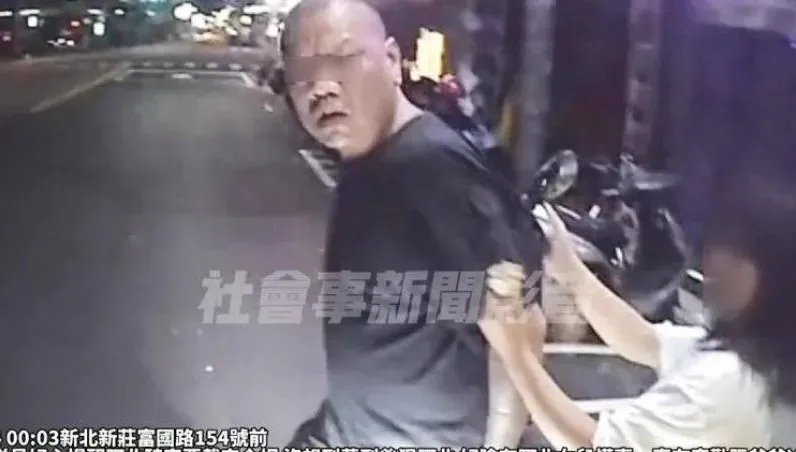 最壞身教！光頭爸載女兒都未戴安全帽　外送員好心提醒竟怒嗆：「你是警察嗎」